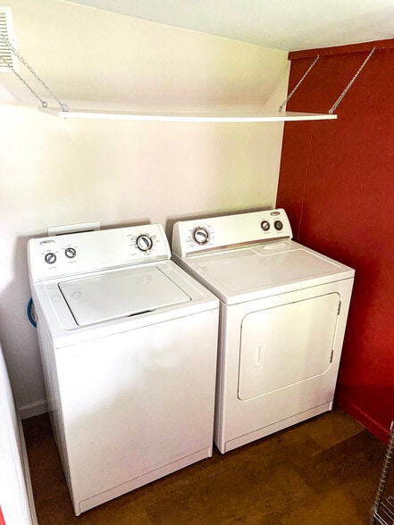 Building Photo - 254 W Main St