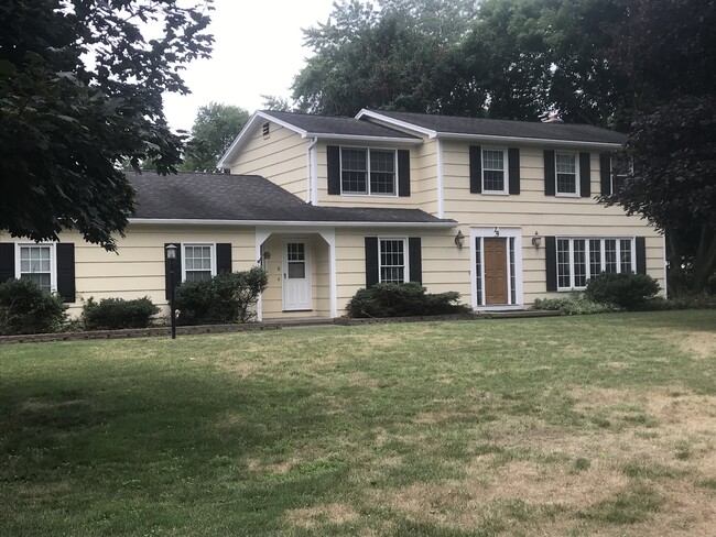 For more pictures, please contact me. - 24 Latchmere Ct