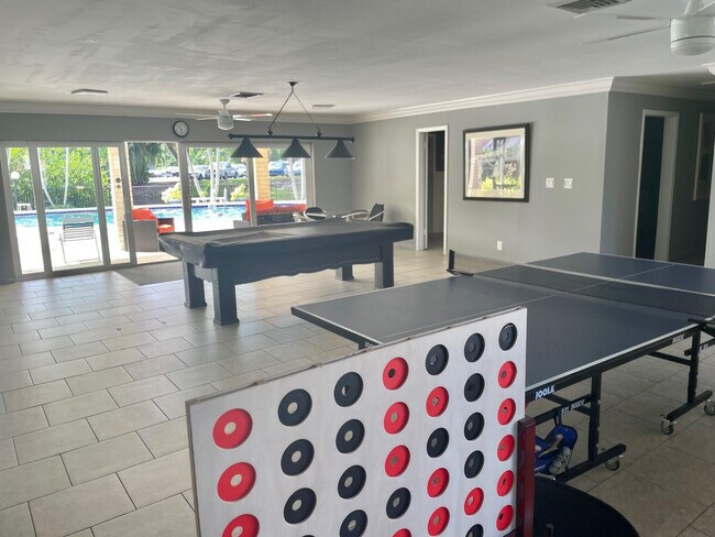 Building Photo - 140 NE 19th Ct