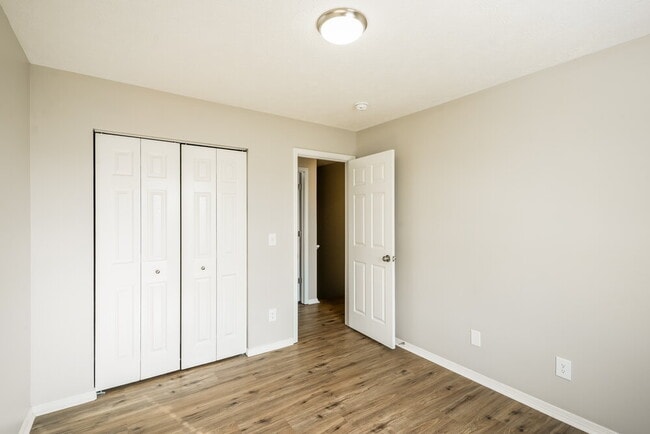 Building Photo - 2803 Creekbend Dr