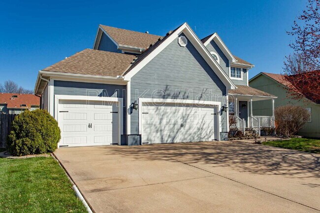 Building Photo - 824 SE 11 Terrace