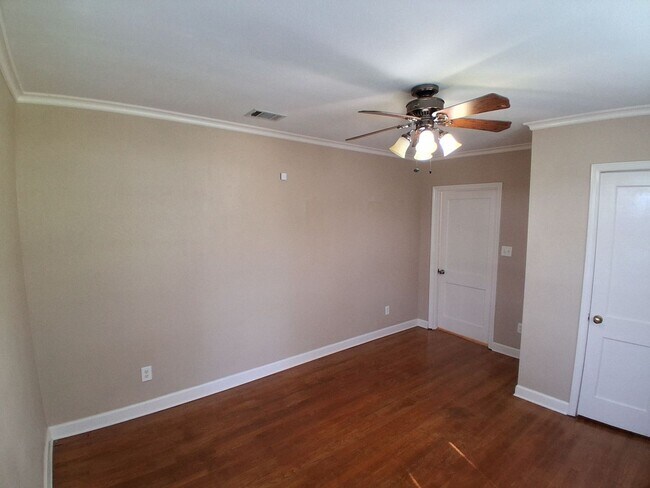 Building Photo - 905 Pinckney Ave