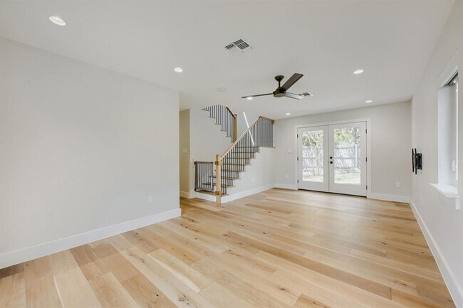 Building Photo - 5503 Wellington Dr
