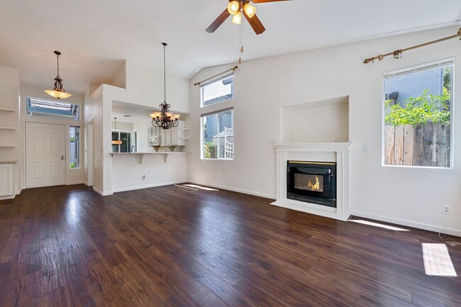 Building Photo - Charming 3-Bed Home in Prime Folsom Locati...
