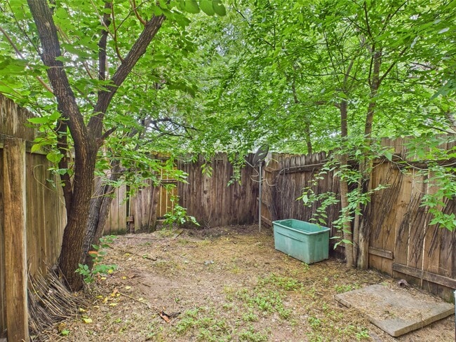 Building Photo - 1108 Welsh Ave