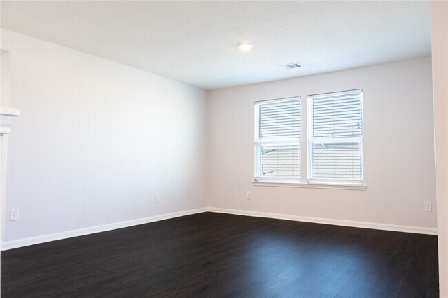 Building Photo - 623 Ash Mill Dr