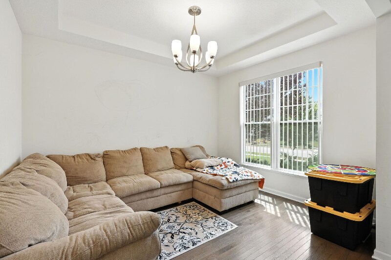 Building Photo - 5497 Mercier St