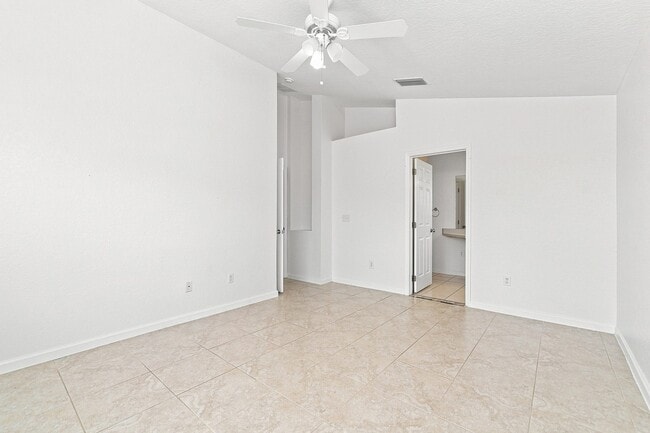 Building Photo - 2821 Maguire Dr