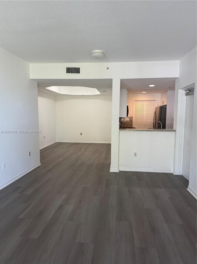 Building Photo - 6500 NW 114th Ave