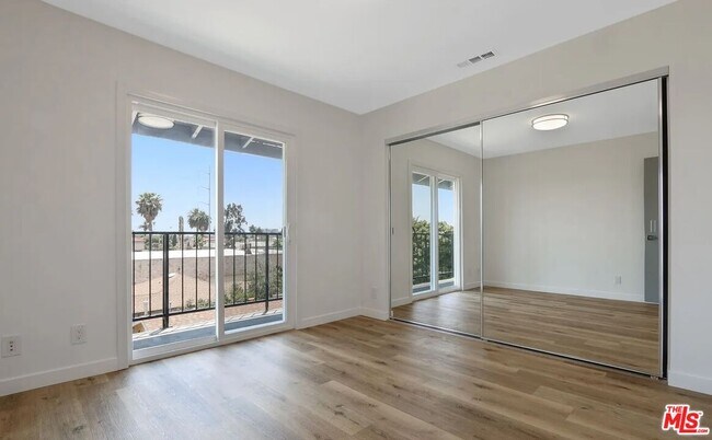 Building Photo - 110 S Eucalyptus Ave