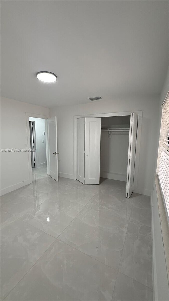 Building Photo - 215 NW 136th Ct