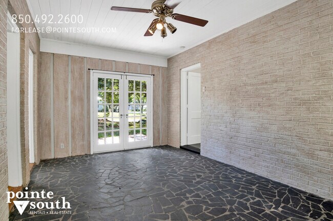Building Photo - 703 Belrose Ave