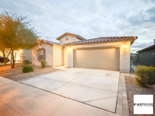 Primary Photo - Modern 4/3 Phoenix Home with Solar &amp; Mountain Views!