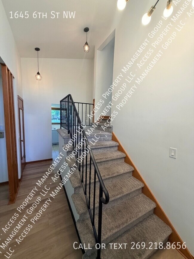 Building Photo - 1645 6th St NW