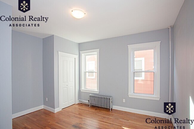 Building Photo - 378 Prospect St