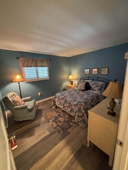 Building Photo - 1600 NE Dixie Hwy