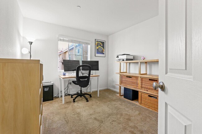 Building Photo - 507 Dante Cir