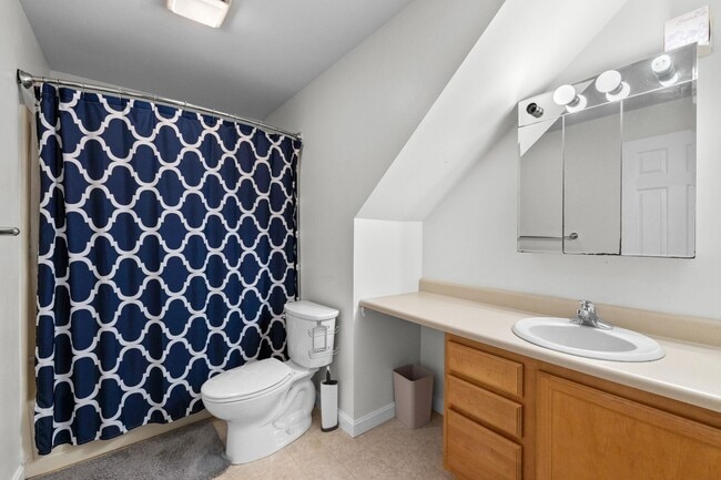 Building Photo - 31 Moulton Ave