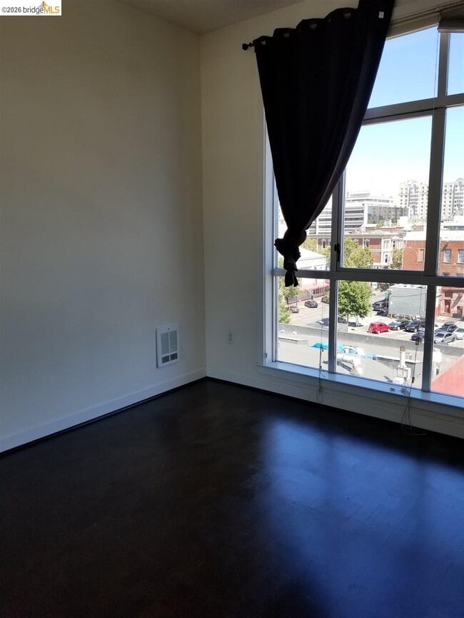 Building Photo - 585 9th St