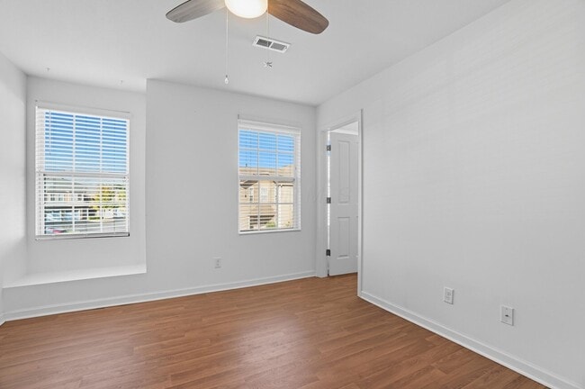 Building Photo - 5468 Nottinghamshire Ln