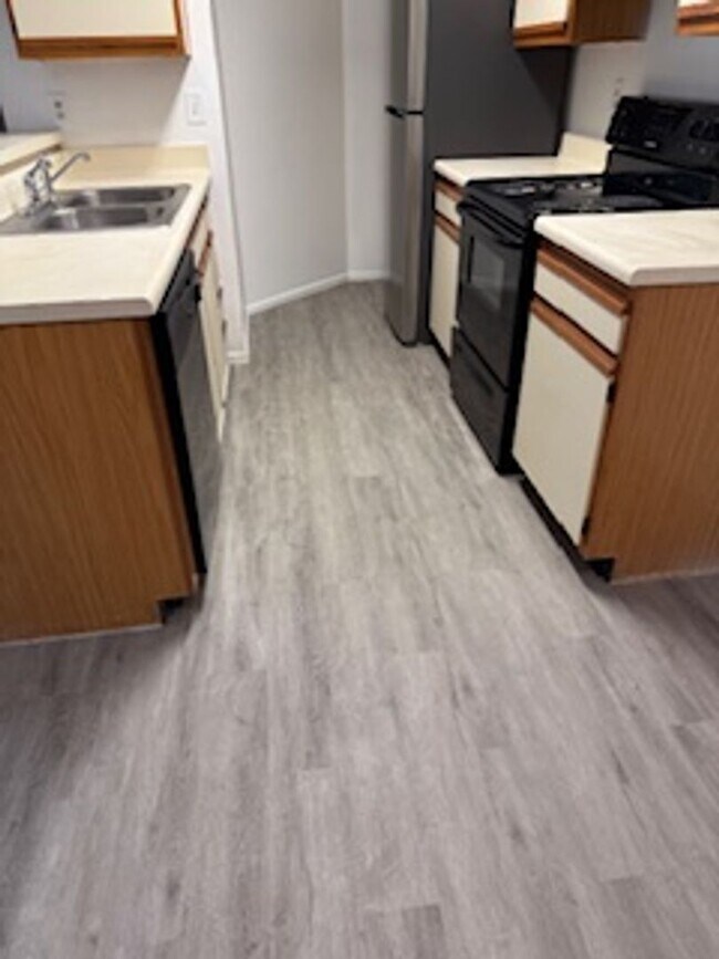 Building Photo - Landing - 974-303