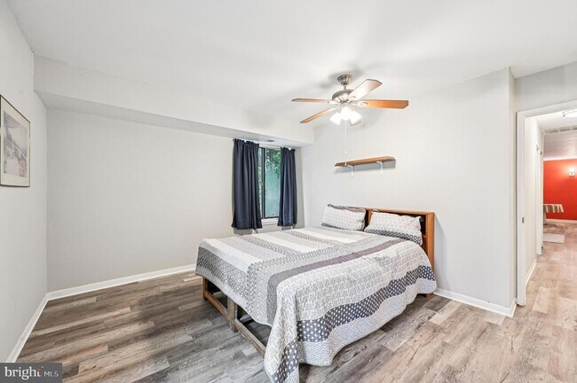 Building Photo - 9633 White Acre Rd