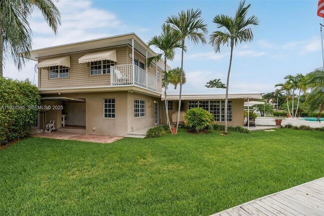 Building Photo - 2130 NE 15th St