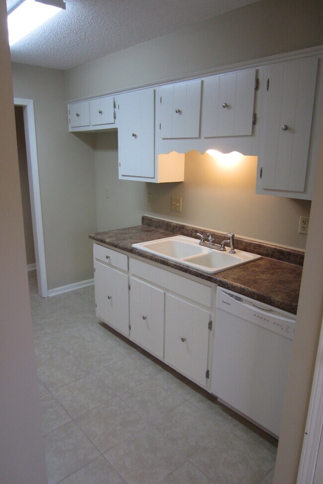 Building Photo - Lamesa7161