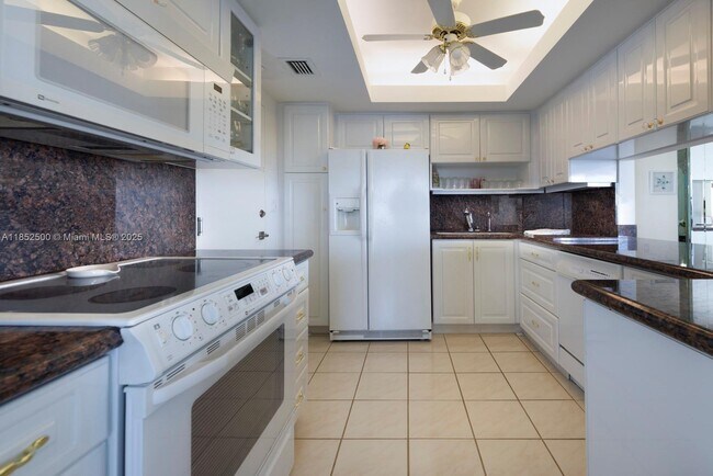 Building Photo - 4010 Galt Ocean Dr