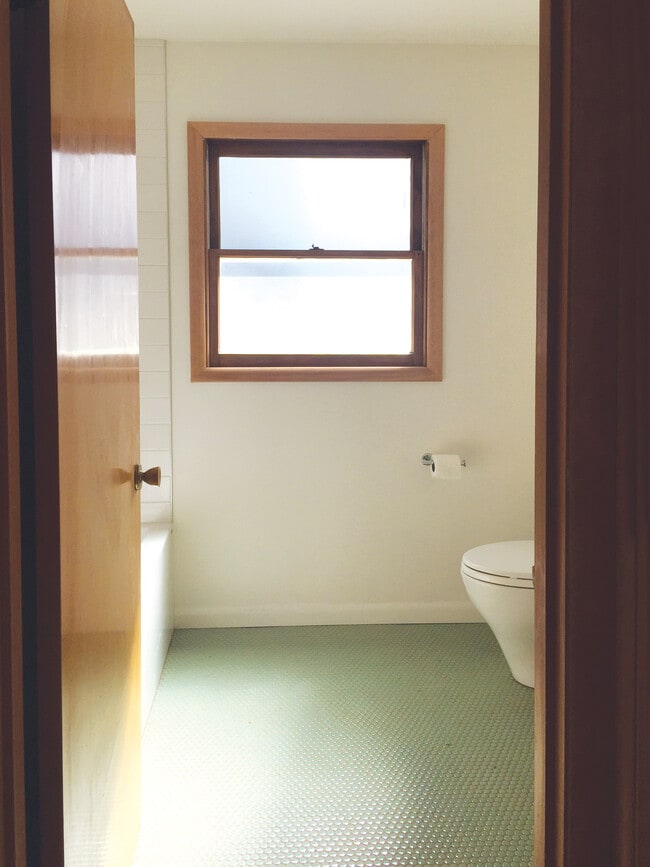 Full bath - 6205 NE 30th Ave