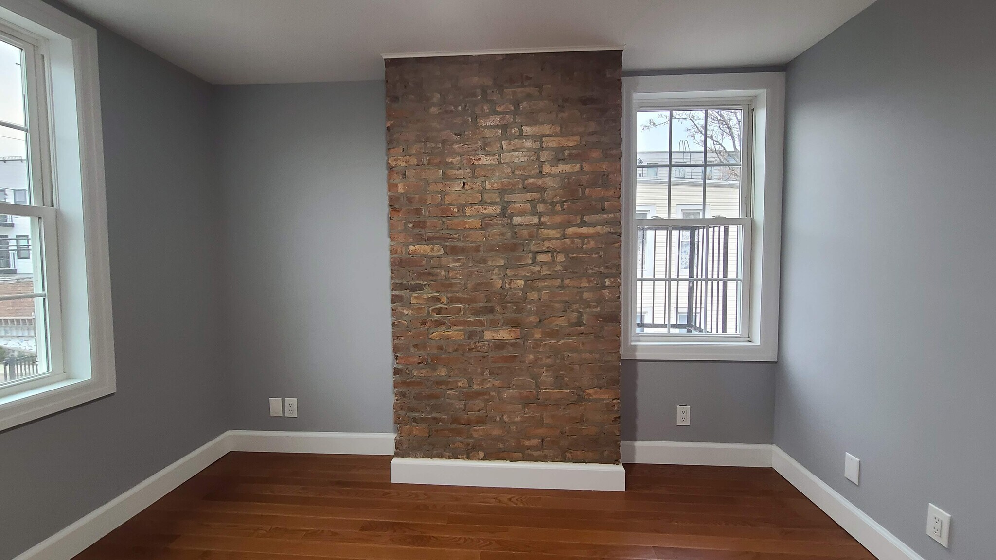 Building Photo - 100 Griffith St