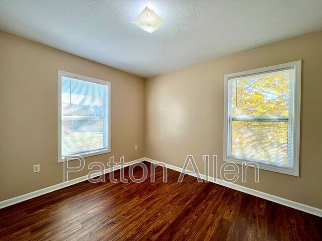 Building Photo - 8 Zell Ln