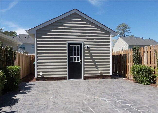 Building Photo - 208 Lewis Burwell Pl