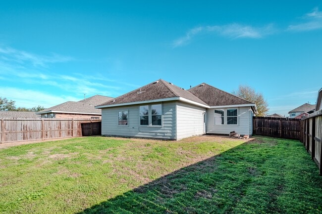 Building Photo - 8515 Holly Spring Ln