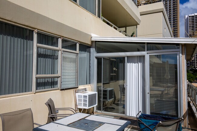 Outside on the patio looking towards the unit - 2500 Kalakaua Ave