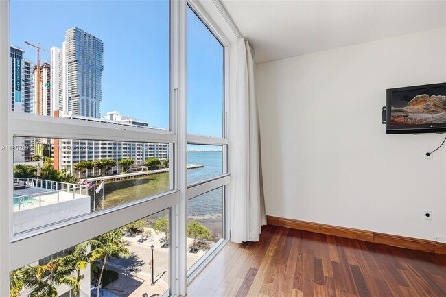 Building Photo - 2000 N Bayshore Dr