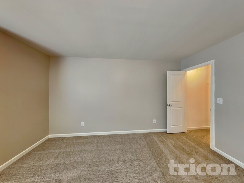 Building Photo - 150 King William Dr