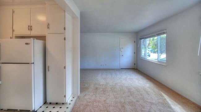 Building Photo - 1549 San Carlos Ave
