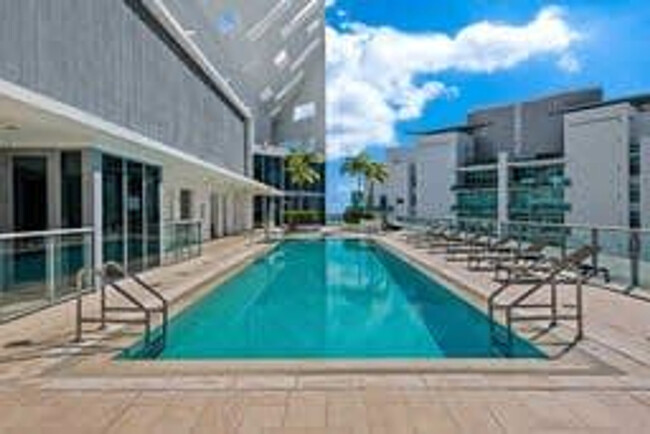 Building Photo - 1300 Brickell Bay Dr