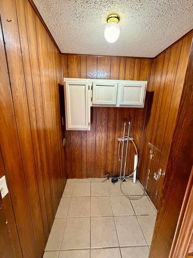 Building Photo - 1325 W 24TH St S