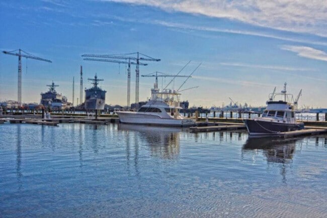 Building Photo - 558 Granby St