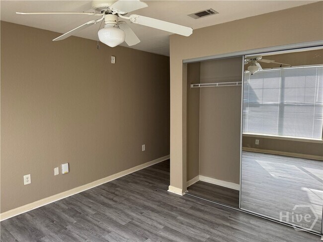 Building Photo - 211 North Ave