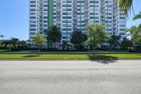 Building Photo - 2100 Sans Souci Blvd