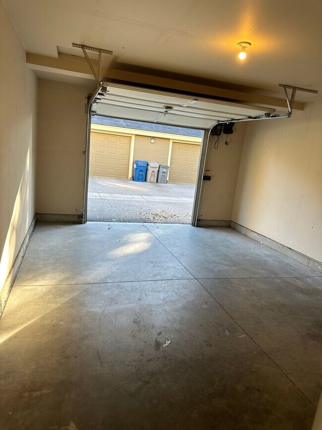 Building Photo - 9965 W Rosecroft Ct