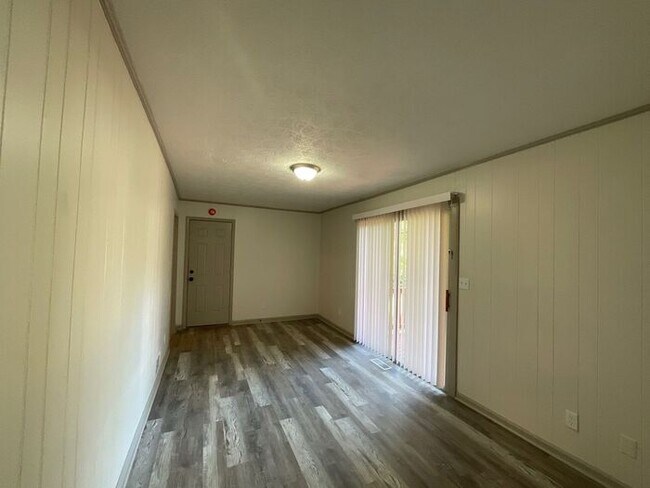 Building Photo - 2356 Clifton Springs Manor