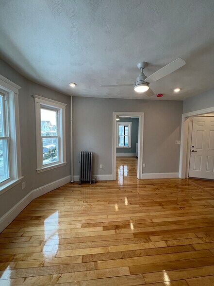 Building Photo - 12 Burnham St