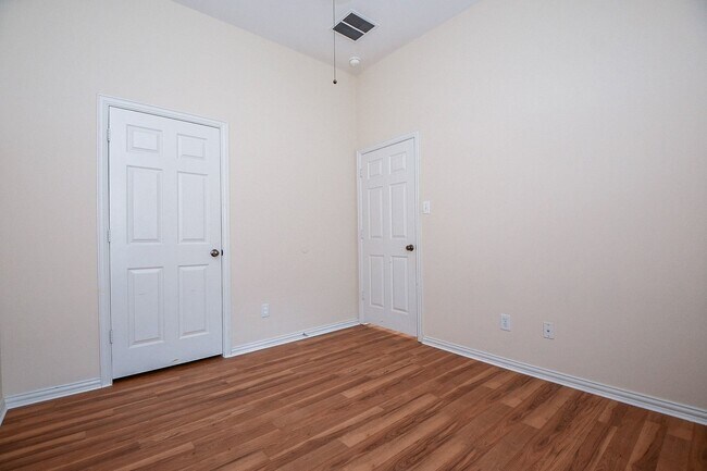 Building Photo - 18006 Willow Cliff Ln
