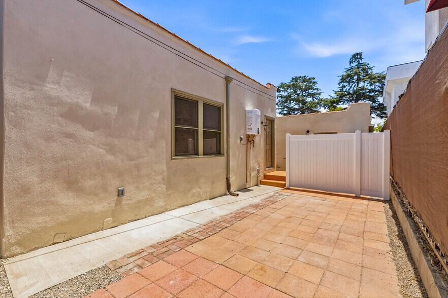 Building Photo - 741 Granada St