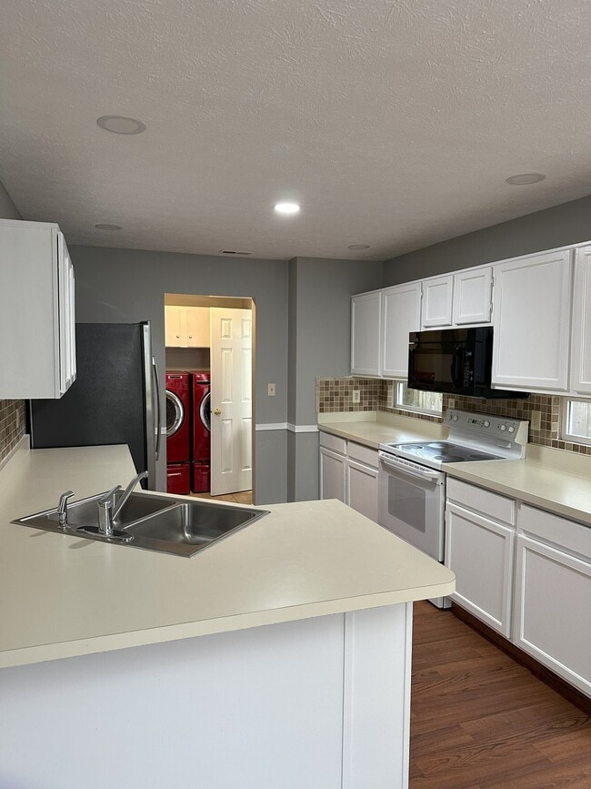 Building Photo - 4910 Clarkson Dr