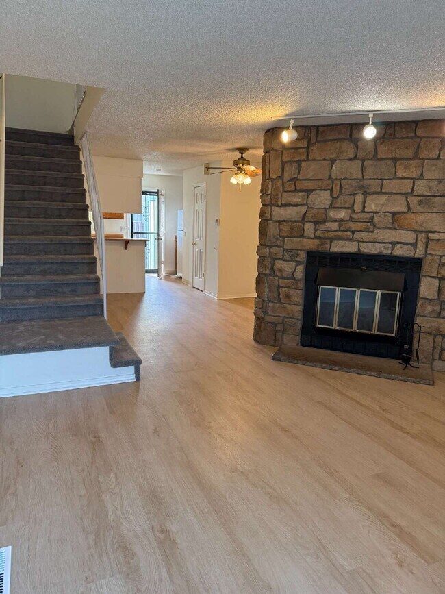 Building Photo - Cozy 2 Bed, 1.5 Bath Townhouse with Fireplace + Community Pool + Reserved Parking Space!